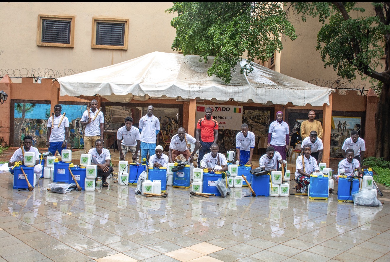 Distribution de kits agricoles au profit des agriculteurs de Simeno et Sanankoroba